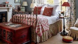 Emma Burns of Sybil Colefax & John Fowler on how to choose and style a bed | How To | House & Garden