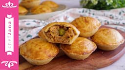 MINI PIES WITH BUTTERY DOUGH AND CREAMY NO-CHICKEN FILLING!