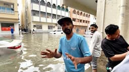 Dubai lo prodhunundi bari varsham 🌧️ cars 🚗 munigi poyayi 🌧️🌧️