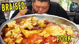 Monkey brother hasn't eaten hand-rolled noodles for a long time, so he made some stewed noodles