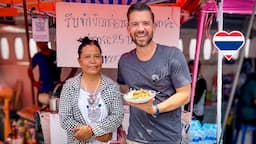 KIND AUNTIE FEEDS 400 PEOPLE A DAY in BANGKOK 🇹🇭 (for no profit)