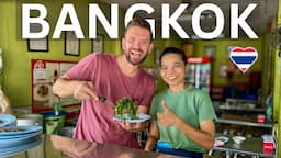 YOU WON’T BELIEVE THESE BANGKOK STREET FOOD PRICES 🇹🇭 (everyone can eat here)