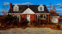 Exploring an Abandoned House Frozen in the 1950s