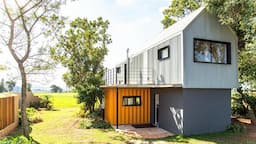 BEAUTIFUL!! Shipping Container House - Quiet Life