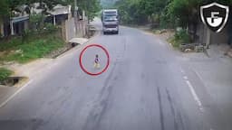 7 Terrifying Close Calls Caught on Camera #3