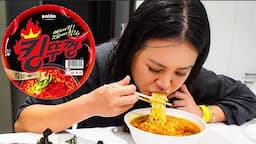 2X SPICY KING LID NOODLES + TRIANGLE KIMBAP l AUTOPILOT MUKBANG