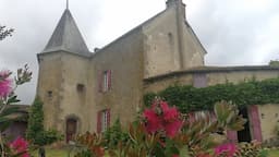 EP197 Making progress here at our 15th Century château and our Ciel de Lit gets some gold