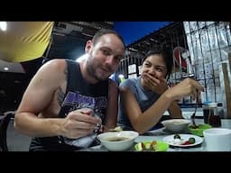 Foreigner and Filipina Go For Late Night Lugaw in Manila