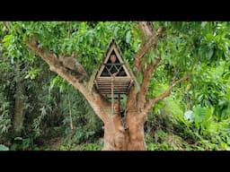 FULL VIDEO: 125 Days Bushcraft builds secret shelter inside giant tree roots, tree shelter