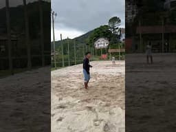 Jogando vôlei!!