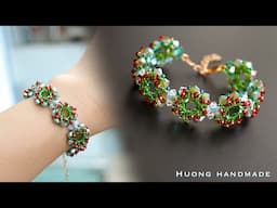 Christmas wreath bracelet. How to make beaded bracelet with bicone and seed beads