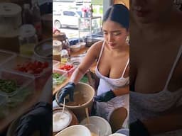 Thai lady chef cooks spicy papaya salad | Thai Street Food