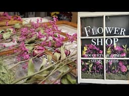 DIY Floral Vintage Window / Dried Flower Crafts / Repurposing Old Windows / Thrifted Craft Tutorial