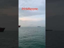 Selat singapura depan batam, singapura kelihatan berkabut #batam #singapura