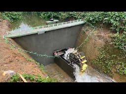 Build a hydroelectric wheel from a broken bicycle wheel