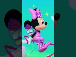 Minnie Mouse dances and sings with a butterfly! 🦋