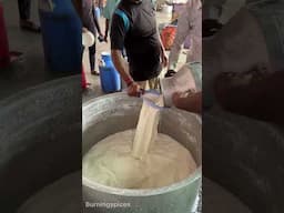 Kaise Badi Badi Factories Me Alwar Ka MilkCake Banaya Jaata hai #ytshort #food #streetfood #delhi