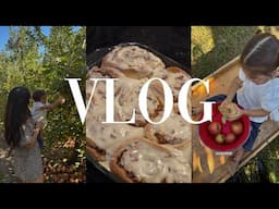 FALL VLOG: apple picking with my toddler + apple cinnamon rolls + free people haul + wknd with gigi