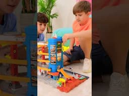 Roma and Friend play with Toy Cars and Build Matchbox City