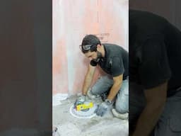 Cómo instalar el KERDI-DRAIN de Schluter antes de la base de ducha - #shorts #homerepairtutor