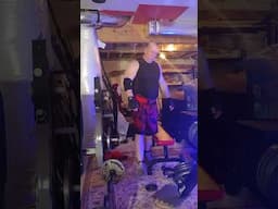 Bicep /Tricep training in an advanced home gym