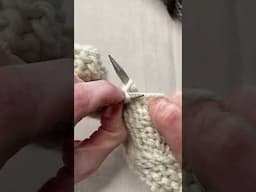 #knittingforbeginners how to knit a make two purl (M2P)! #shorts #knittingtutorial