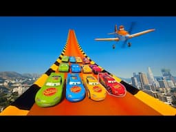 Colorful Pixar Cars Challenge Lightning McQueen The King Jackson Storm & Dusty Plane on Mega Ramp