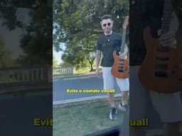 GUITARRISTA FAZENDO MÁGICA NA RUA