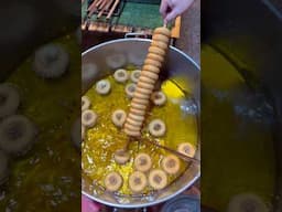 와..이런방법이? 신박한 대왕 꼬치 도넛 만들기 / Amazing! Making giant skewer donuts - Thai street food