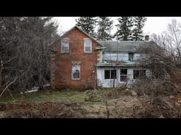 An Amazing Time Capsule is Hidden Inside this Abandoned House!!