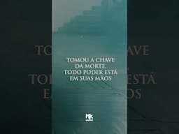 Em sua coxa está escrito: 'REI DOS REIS, SENHOR DOS SENHORES' #QuemÉEsseRei #AndréWilian #Clipe