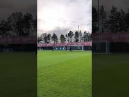 GOALS GOALS GOALS! ARSENAL PLAYERS TAKE ON SHOOTING PRACTICE #arsenal