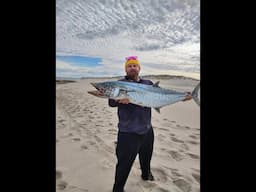 Big mackerel off the beach - Balloon fishing at its best