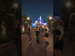 [kpop in public] le sserafim (르세라핌) - unforgiven [disneyland] #lesserafim #kpopdance