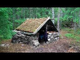 Building a Small Stone House in the Woods - Dry Stone Walling - Day 23-25