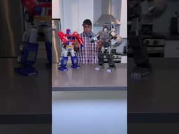 Optimus Prime and Megatron Dance Battle!