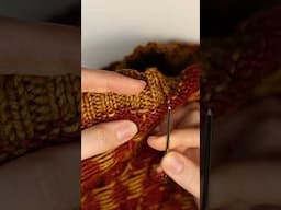 How to Weave in Your Ends from 2x2 Rib in the Round #knitting #weaveinends #bindoff