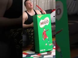 Giant Milo Drink...Milo no quá chơi luôn!