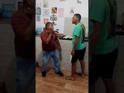 Fofoqueiras vendo a briga dos vizinhos... #viral #humor #comedia #comediafamiliar