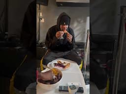 🔥Stonebwoy Enjoying Local Foods🔥