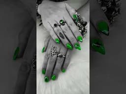 💚✅💅HALLOWEEN NAILS💅✅💚.#goth #gothnails #gothicnail #stiletto #stilettonails #claws #greennails