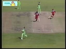 1992 World Cup - What on earth?!? Aamir Sohail drops a sitter off Desmond Haynes WI vs PAK MCG