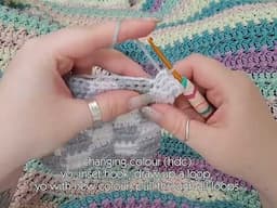 Changing colour + trapping non working yarn - mini crochet tutorial