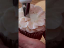 Flower Butter Cream Cupcakes 1