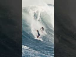 2 surfers in the same BARREL!