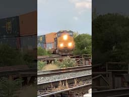 Train On Tight Curve At Interchange!  CSX Meets Norfolk Southern In Cincinnati.  Jawtooth #Shorts