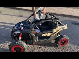 Buggy CAN-AM Maverick de batería a 24V - 4 motores de 200W con mando RC