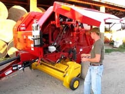 New Holland BR7000 Series Round Baler Overview