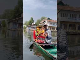 World’s only FLAOTING chaat in Kashmir 😯 #floatingchaat #food #ytshorts