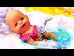 Baby doll's evening routine & toy bathtub for baby dolls. Dressing up the baby doll in new clothes.